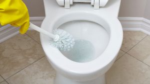 روش‌های تمیز کردن طبیعی دستشویی و حمام