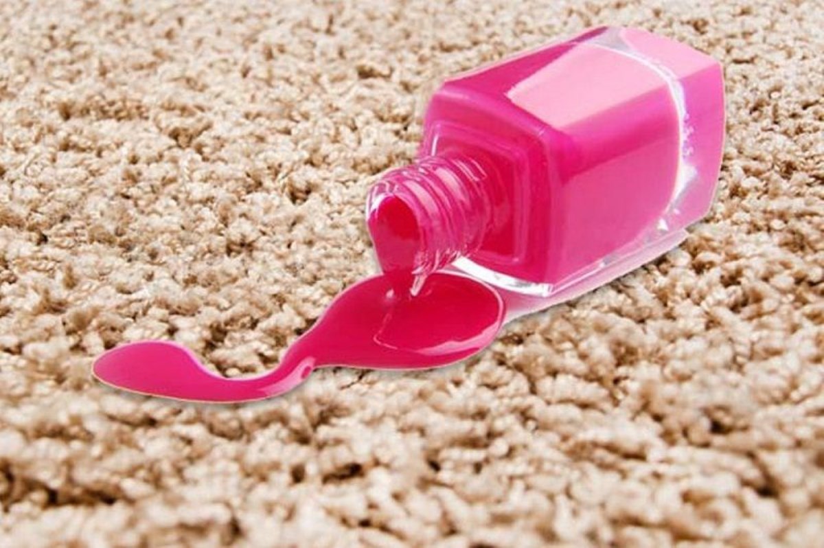 پاک کردن لکه لاک از روی فرش