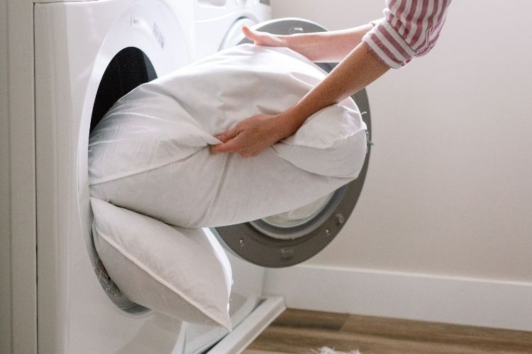 نحوه شستشوی بالش در ماشین لباسشویی