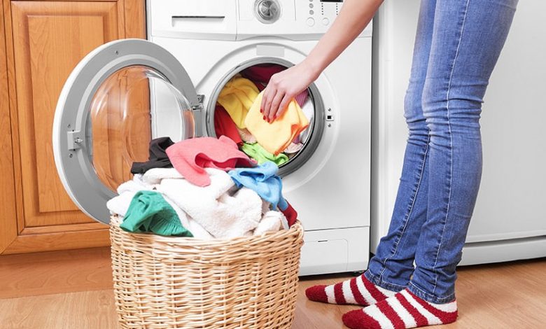 ترفندهای مهم و کلیدی برای شستن لباس با دست و با ماشین لباسشویی 4