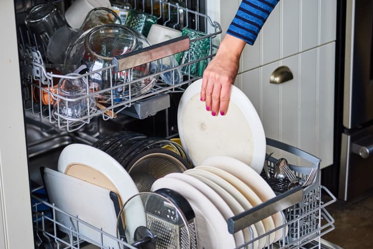 k Photo Lifestyle 2020 02 The Brilliant Way to Make More Space in Your Dishwasher Lifestyle The Brilliant Way to Make More Space in Your Dishwasher 091