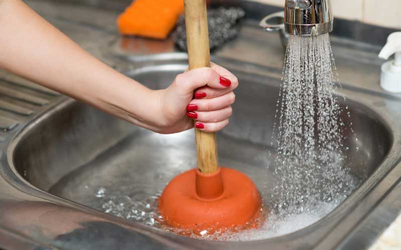 آموزش برطرف کردن گرفتگی در سینک ظرفشویی به کمک روش های خانگی و آسان