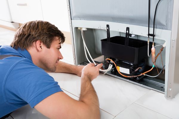 علت برق داشتن بدنه یخچال فریزر چیست؟ رفع مشکل برق داشتن بدنه یخچال