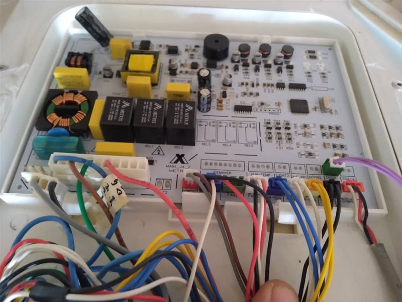 نحوه تعمیر برد الکترونیکی یخچال فریزر زیمنس Siemens