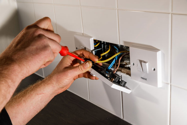 استانداردهای نصب کلید و پریز برق در ساختمان