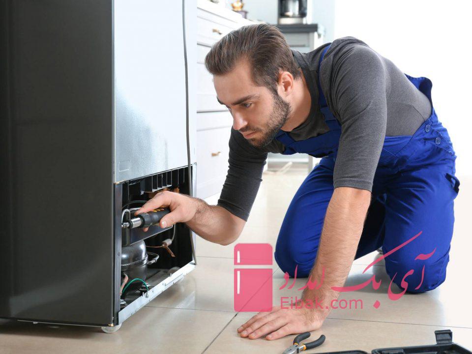 man repairing refrigerator.jpg.optimal 960x720 2