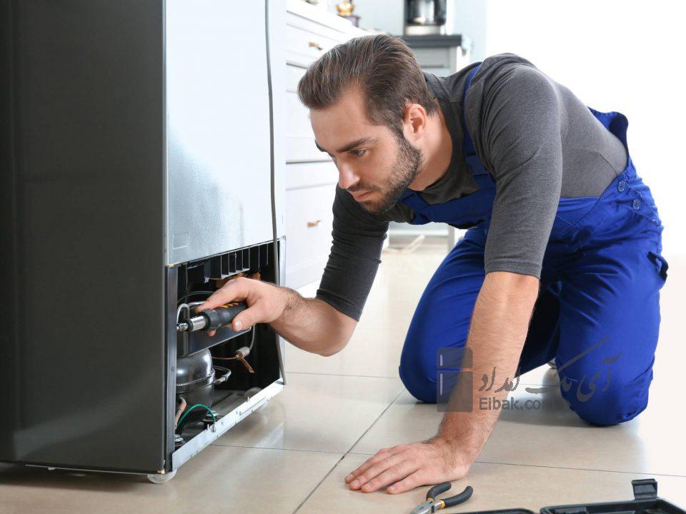man repairing refrigerator.jpg.optimal 960x720 1