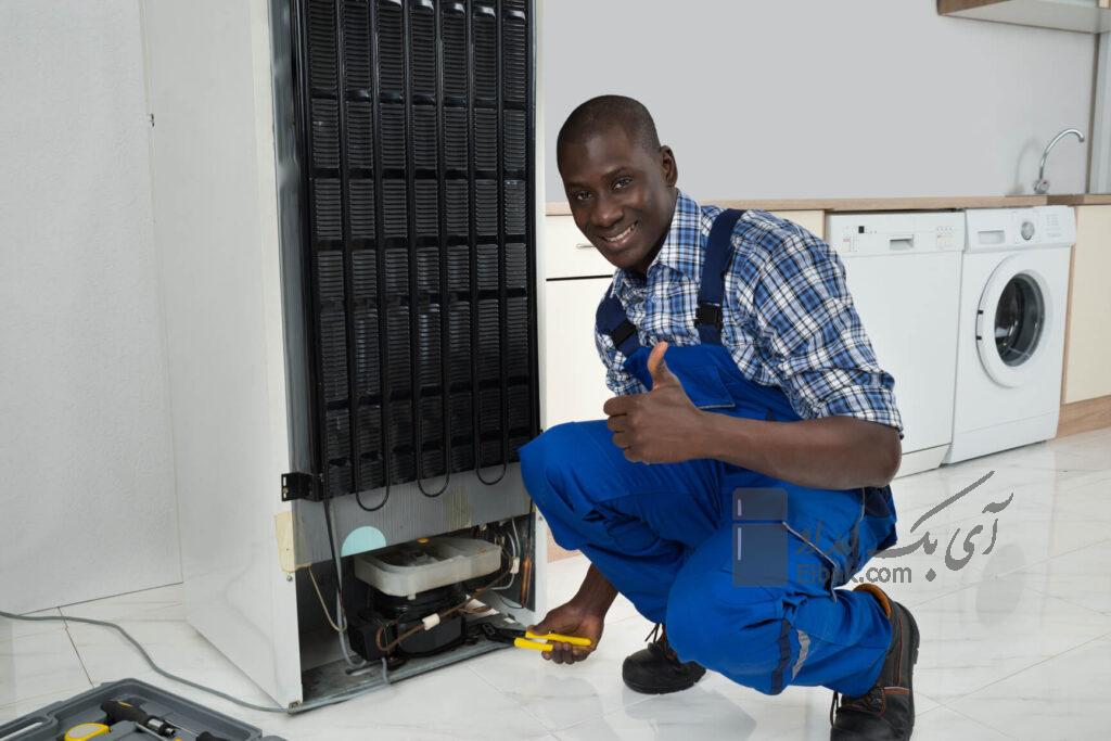 photodune 12098861 technician fixing refrigerator m 1024x683 1