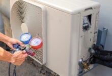 air conditioner technician checks operation industrial air conditioners 539854 1018 4